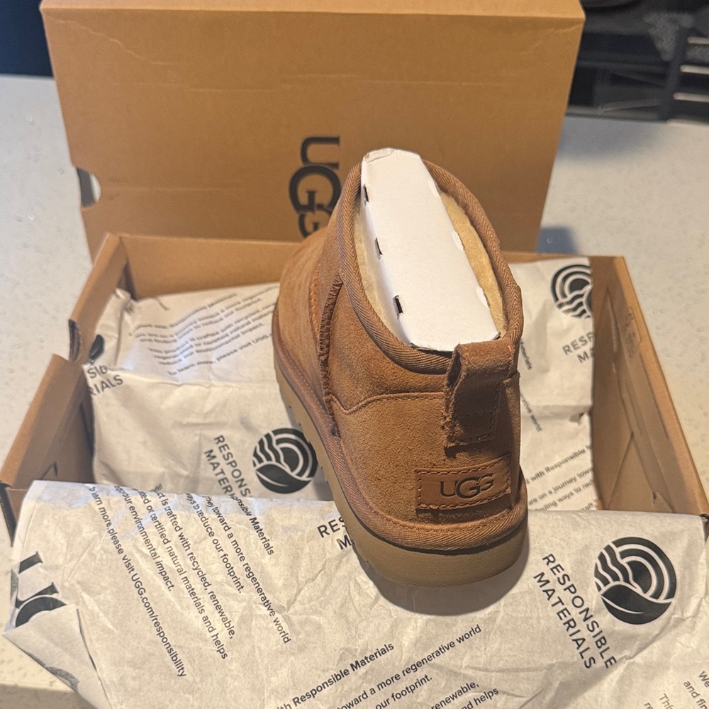 UGG Chestnut Ankle Boots women - Picture 2 of 3